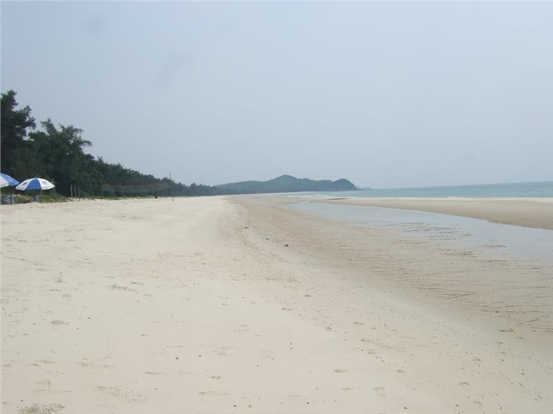 Beautiful white sand in Minh Chau Beach