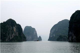 Bai Tu Long Bay rendezvous for beach lovers