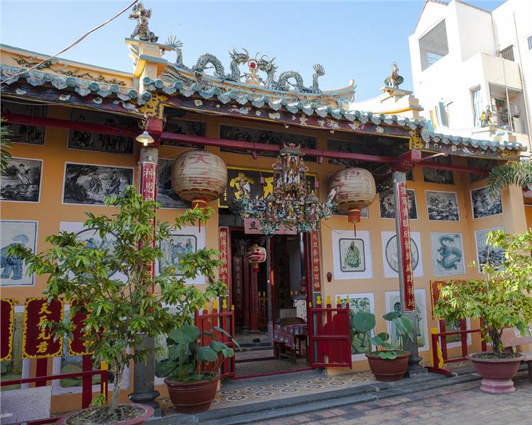 Facade of Ong Pagoda