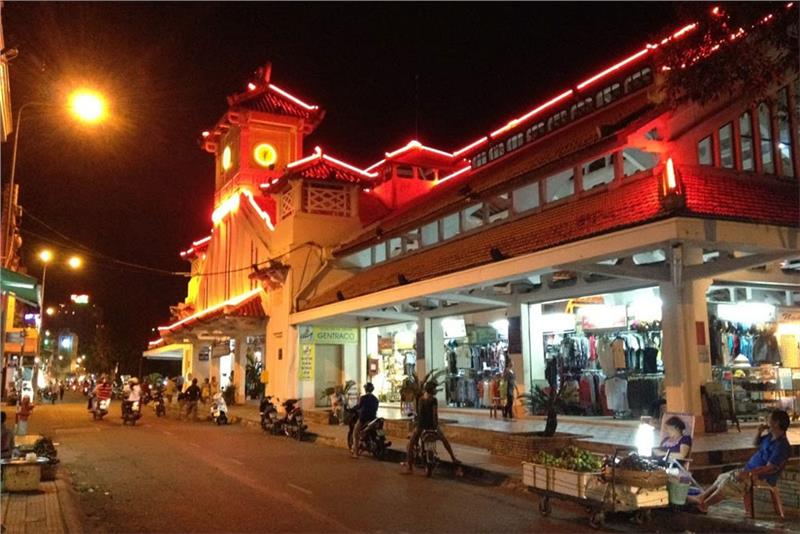 Side view of Tay Do Night Market
