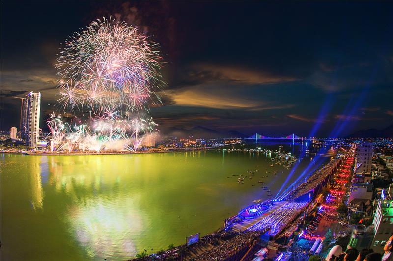 Best places to join fireworks festival in Da Nang 2015
