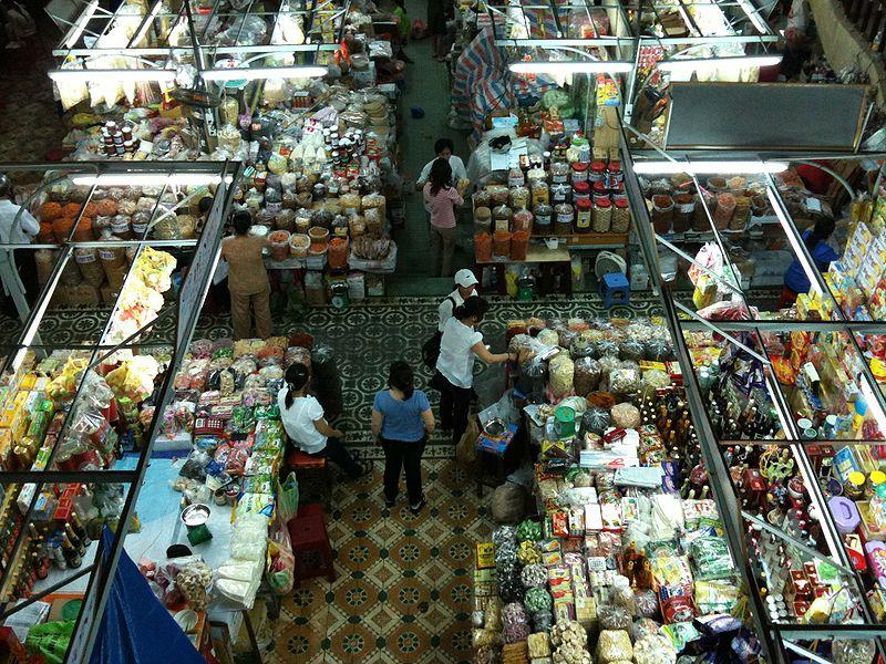 Shoppers inside Han Market Da Nang