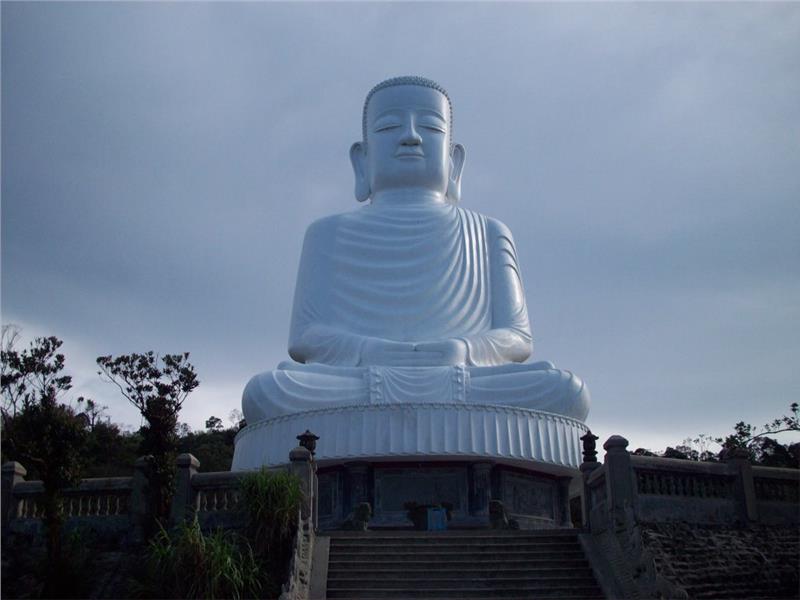 Buddha statue in Ba Na