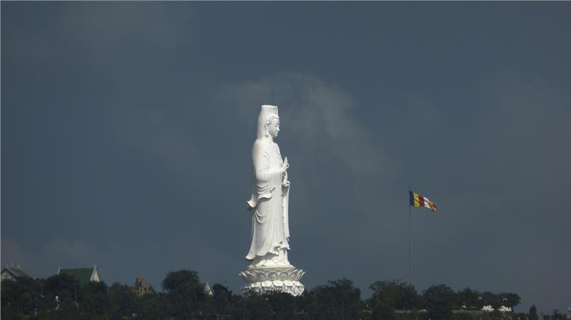 Quan Am statue in Linh Ung Pagoda