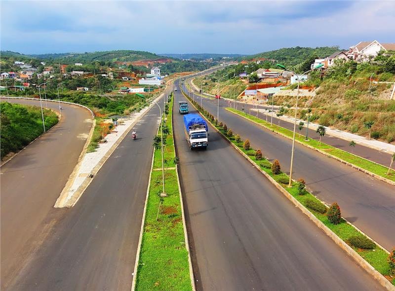 New road runs through Gia Nghia town