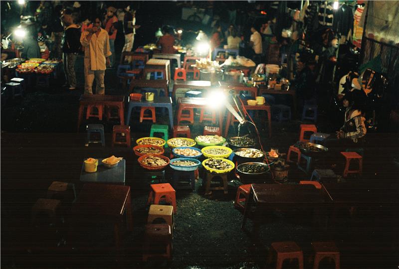 Dalat market at night
