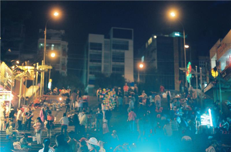 Dalat market at night