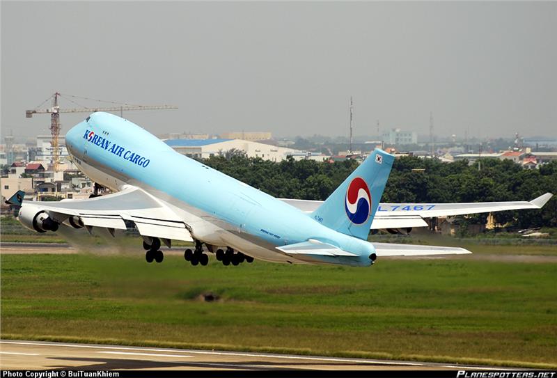 Korean Air Lines Boeing 747 at SGN
