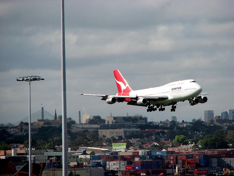 Qantas 747 tại Sân bay Sydney Qantas 747 tại Sân bay Sydney