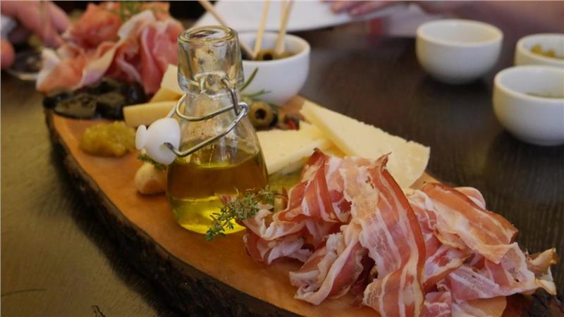 Pršut i sir Pršut i sir