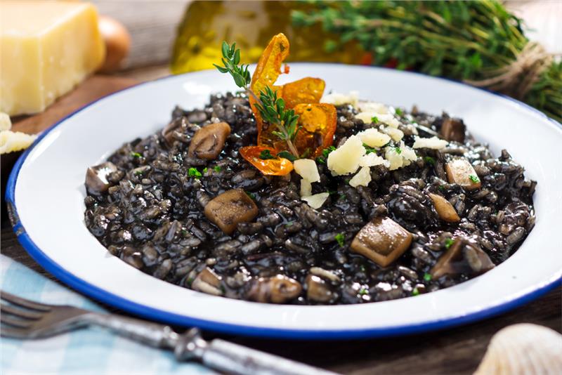 Cơm Risotto al nero di seppia Cơm Risotto al nero di seppia