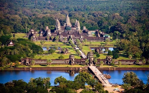 Toàn cảnh Angkor Wat từ phía xa Toàn cảnh Angkor Wat từ phía xa