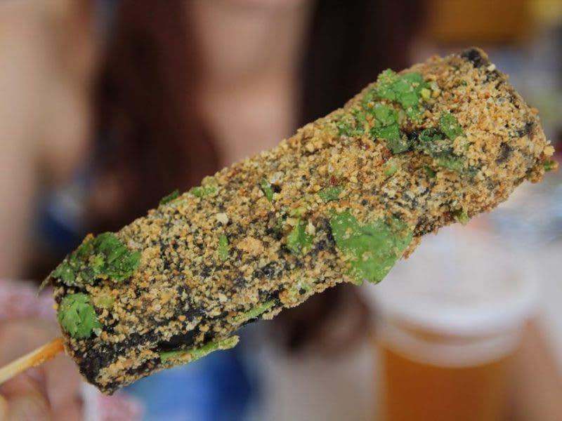 Rất nhiều những món ăn vặt ngon ở chợ đêm được du khách yêu thích 