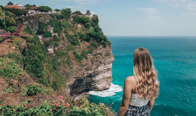 Biển cả Bali luôn là thiên đường cho mọi du khách đến để tận hưởng 