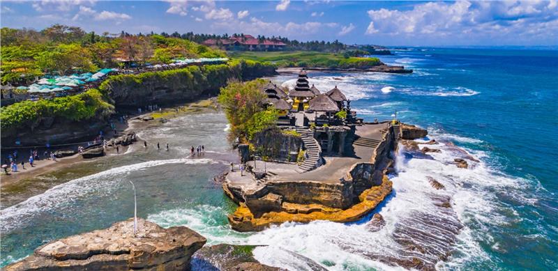 Toàn cảnh đền Tanah Lot từ trên cao 
