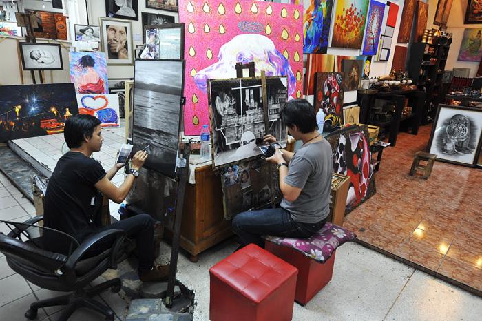 Phòng tranh mini ở chợ đêm Night Bazas Phòng tranh mini ở chợ đêm Night Bazas