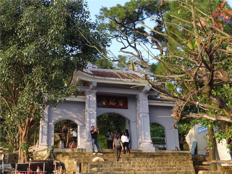 Huong Tich Pagoda in Ha Tinh