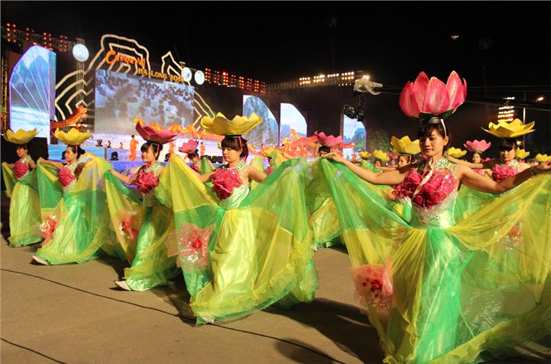 Halong Carnival 2015 booted