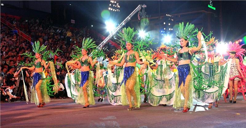Vivid parade in Halong Carnival