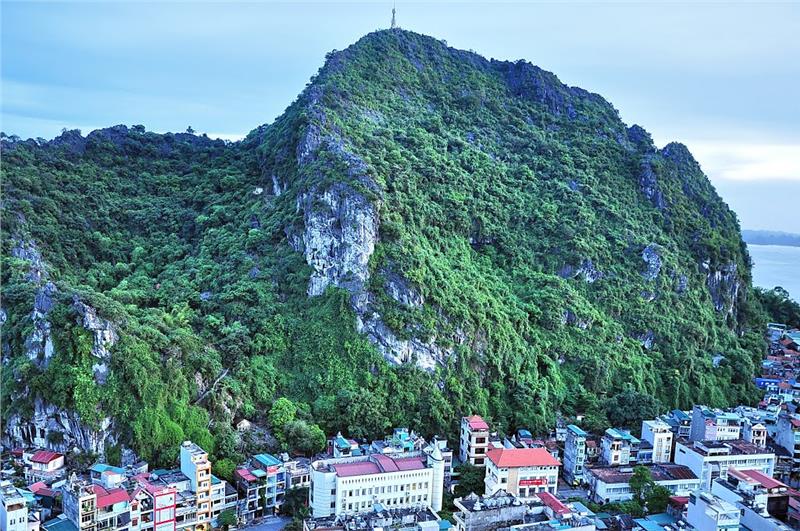 Bai Tho Mountain - Poem Mountain