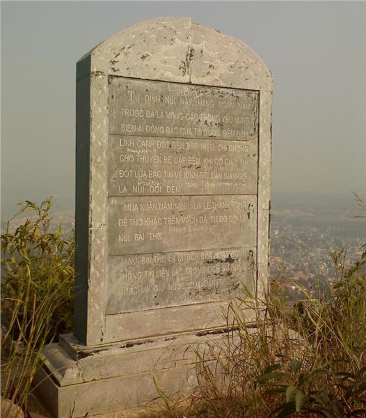 Stele at Bai Tho Mountain