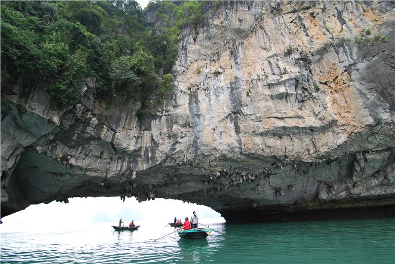 Luon Cave in Halong