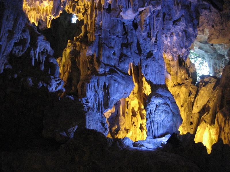Halong Bay, Amazing Sung Sot Cave