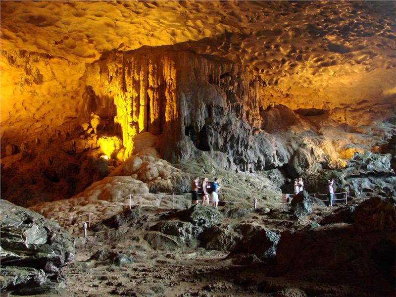 Sung Sot Cave - Halong Bay - Vietnam
