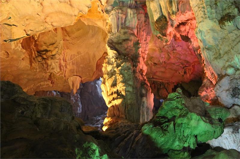  Thien Cung Cave - Magnificent stalactites