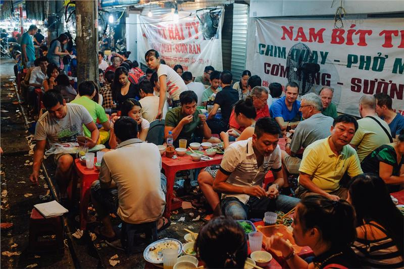 Hanoi opened Hang Buom Food Street