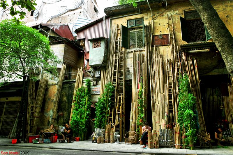 Hang Tre Street in Hanoi Old Quarter