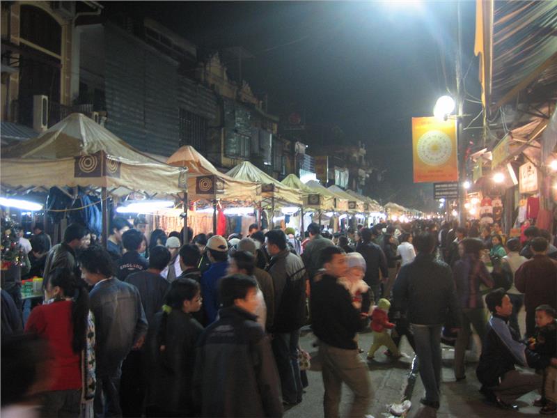 Top most famous night markets in Vietnam