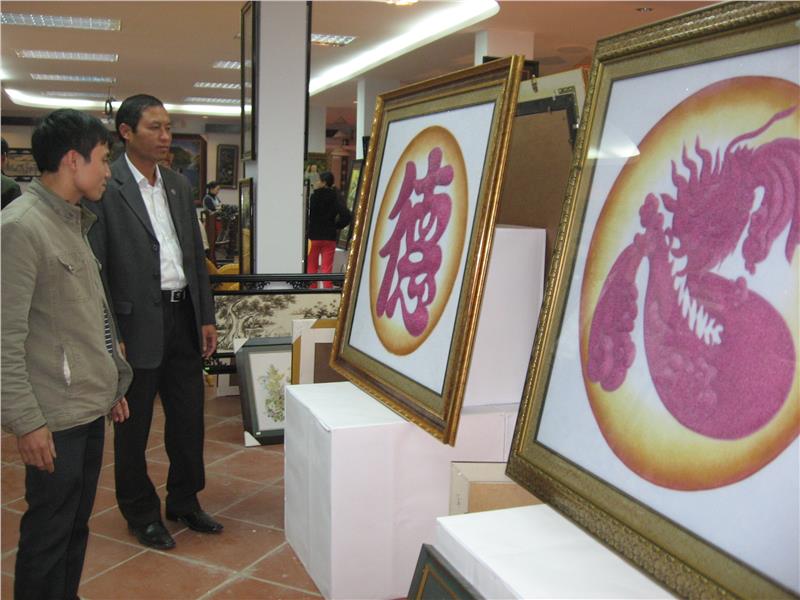 Artworks on display at OVOP Hanoi 2013