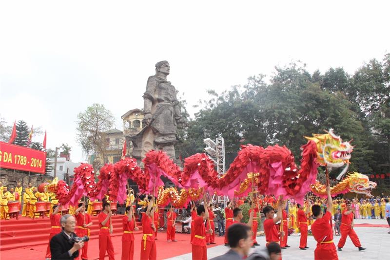 Hanoi Spring Festival opens to welcome New Year