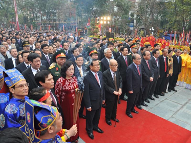 Leaders offered incense in Dong Da Festival