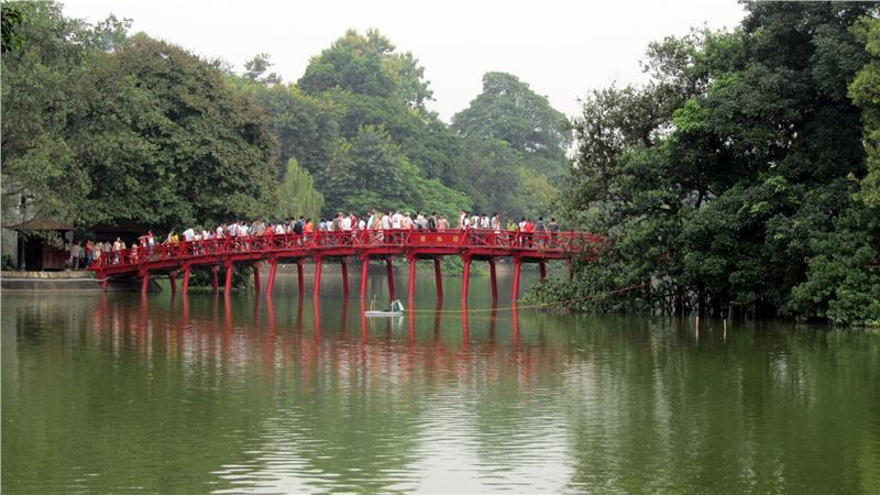 Huc Bridge, Hoan Kiem Lake