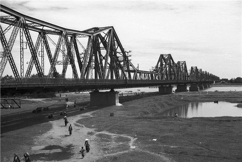 Long Bien Bridge in the past