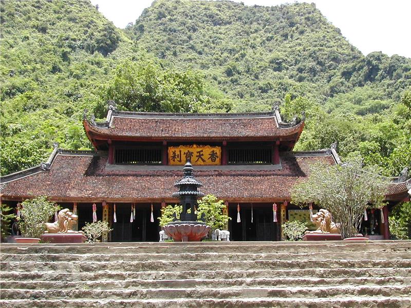 Thien Tru Pagoda in Perfume Pagoda complex