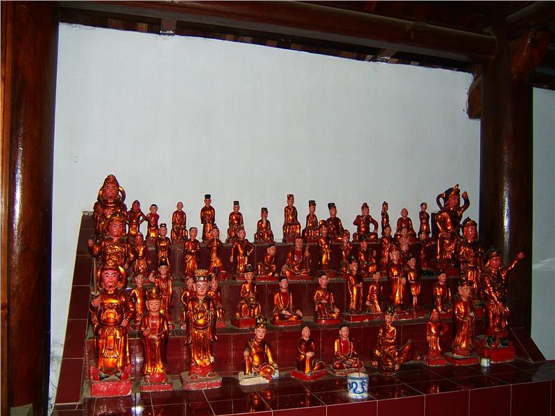 Statues in Tram Gian Pagoda