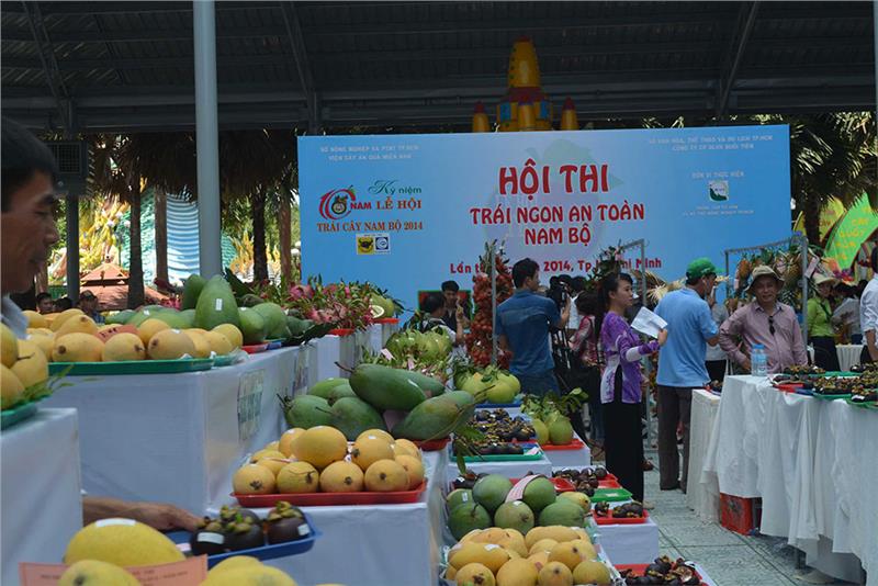 Delicious and Safe fruit contest in Southern Fruit Festival