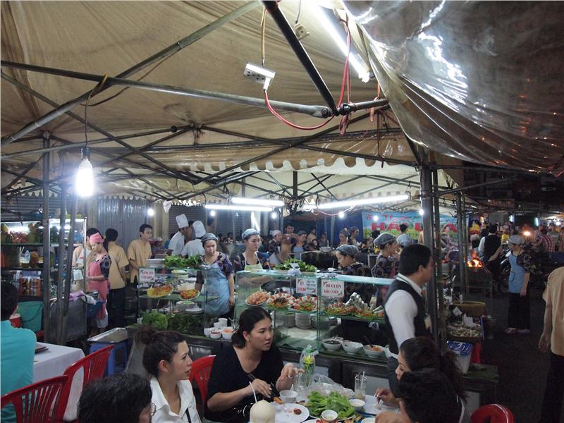 Ben Thanh night market