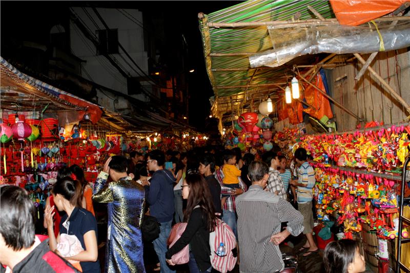 Lantern market in Chinatown Saigon