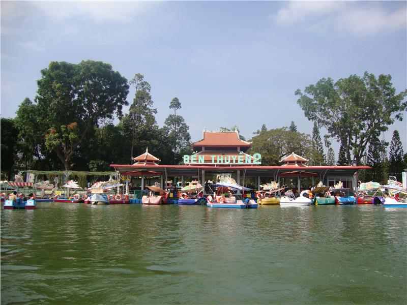 Pedalo in Dam Sen Cultural Park