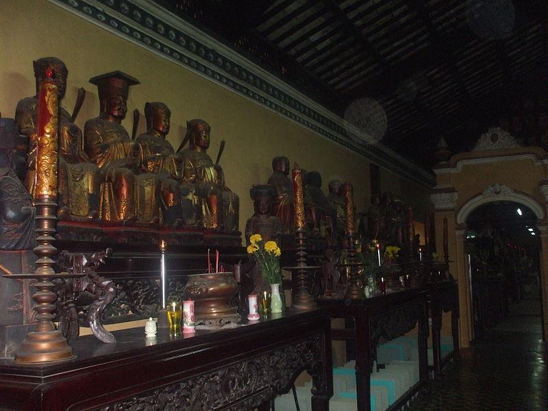 Statues at Giac Lam Pagoda