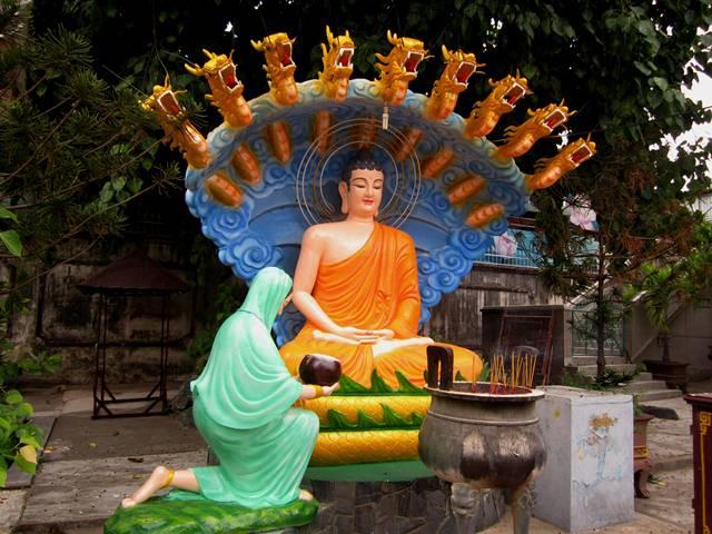 Shakyamuni Buddha statue at Nam Thien Nhat Tru Pagoda