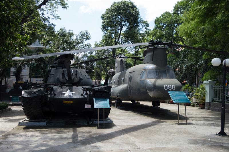 Old tanks and aircrafts in War Remnants Museum
