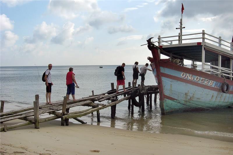 Dive Boat at Cham Island