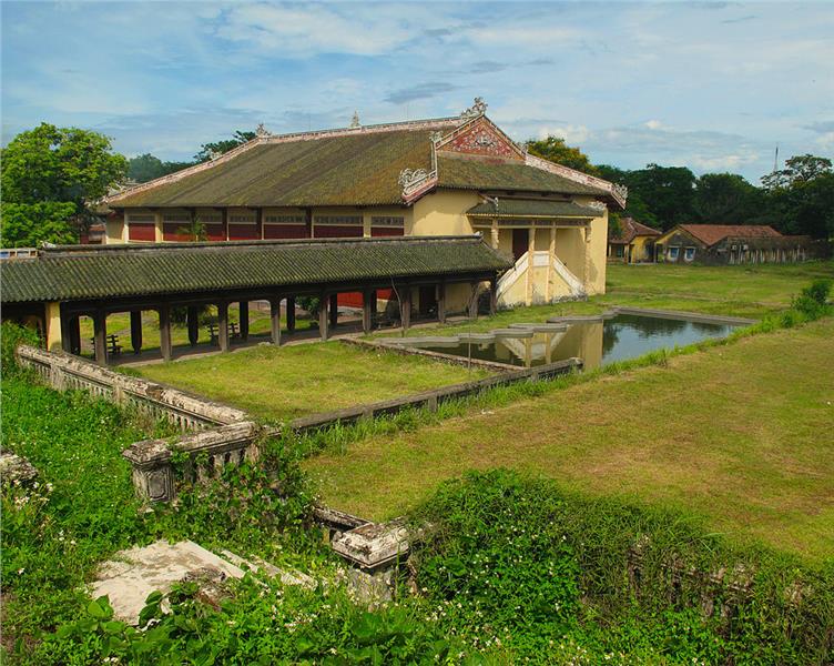 The oldest Vietnam royal theater opened to visitors