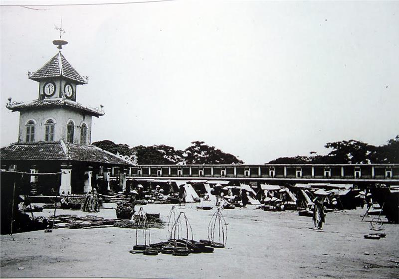 Dong Ba Market in the past