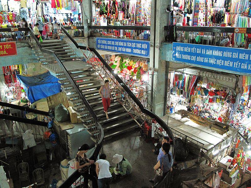 Inside Dong Ba Market